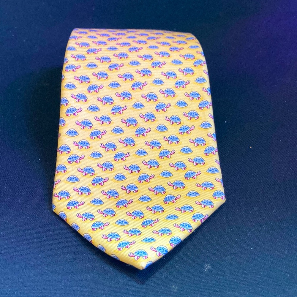 Vineyard vines patterned tie